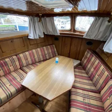 Houseboat, Maritime 'Glamping' + 2 Sup Boards * 埃贝尔托夫特
