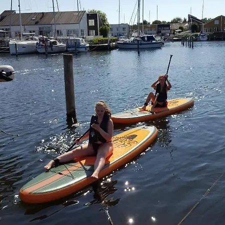 Houseboat, Maritime 'Glamping' + 2 Sup Boards 船屋 埃贝尔托夫特