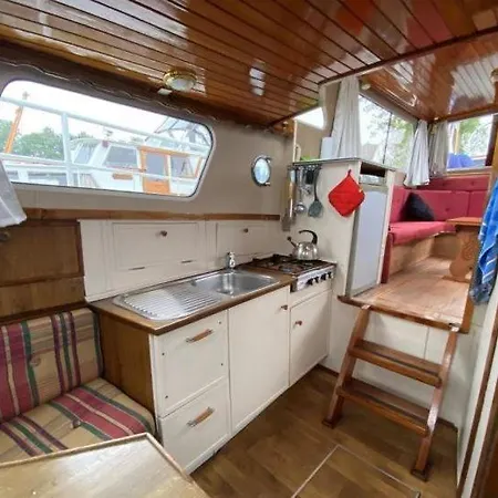 Houseboat, Maritime 'Glamping' + 2 Sup Boards 船屋
