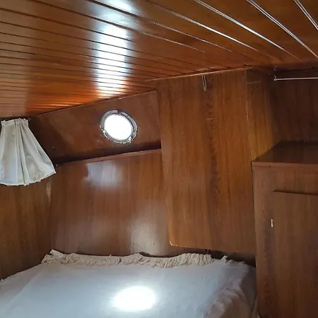 Houseboat, Maritime 'Glamping' + 2 Sup Boards *