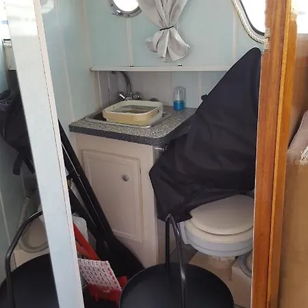 Houseboat, Maritime 'Glamping' + 2 Sup Boards 船屋