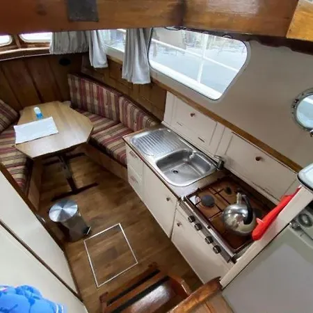 Houseboat, Maritime 'Glamping' + 2 Sup Boards